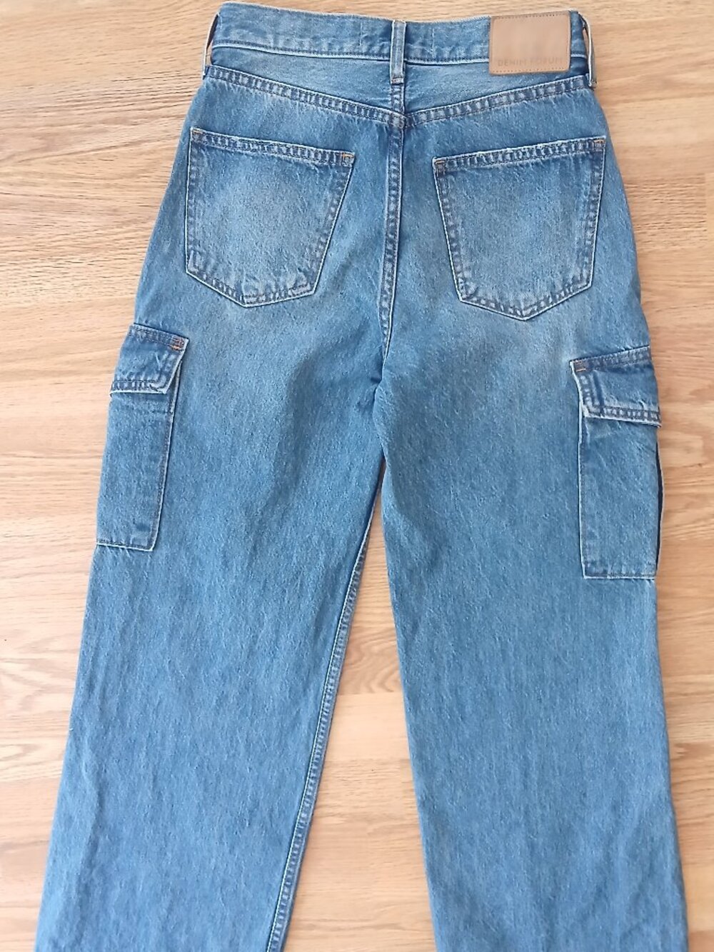 Aritzia Denim Forum The Farrah Hi-Rise Wide Cargo Jean Inseam 27" Size 25 - Picture 4 of 7